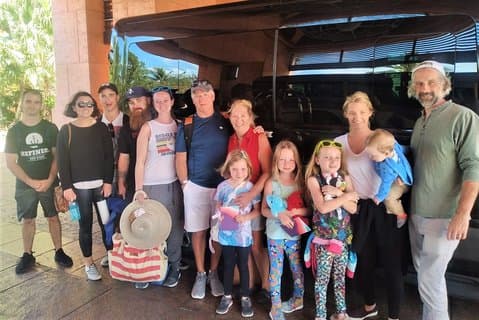 Lille gruppe/familie privat lufthavnstransport tur-retur