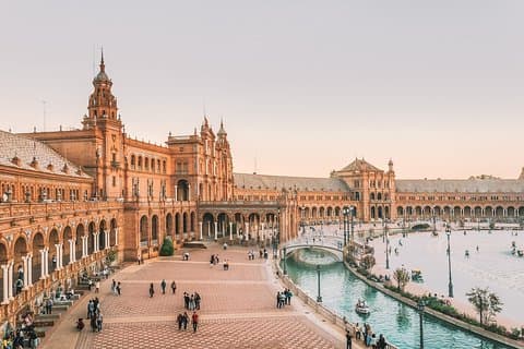 Madrid naar Caceres & Sevilla 2 dagen Tour Bus & Trein