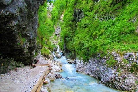 De watervallen van Martuljek Hike