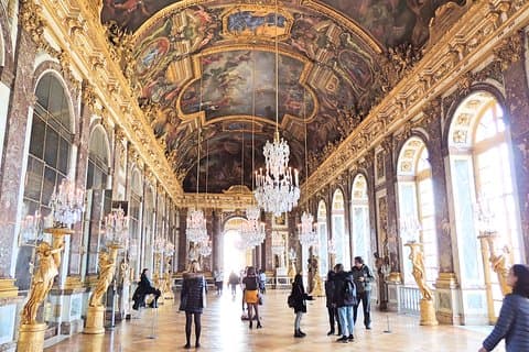 Zugang und Führung zum Versailler und Louvre Museum
