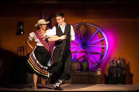 Argentine Dinner with Live Music Folklore -Estancia 25 de Mayo