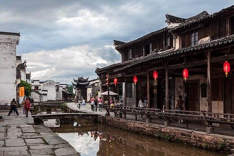 Tangmo Ancient Town Halvdag privat tur fra Huangshan