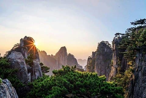Excursión privada de 2 días a Huangshan y Hongcun Village desde Shanghai en tren bala