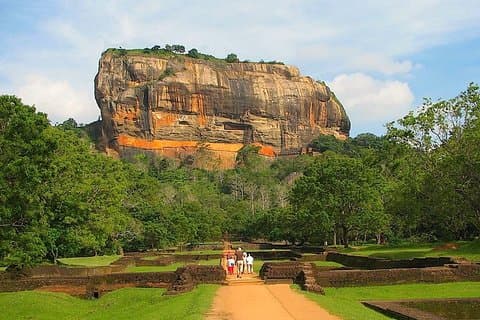 Sri Lanka Lufthavn (BIA CMB) til Sigiriya afhentning og aflevering|Privat overførsel