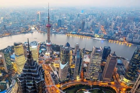 4-stündige private Tour durch Pudong mit dem China Art Palace Museum und dem Shanghai Tower