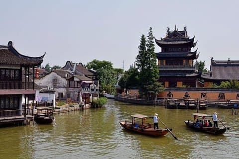 Private Tour of Zhujiajiao Ancient Water Town and Shanghai Tower