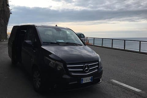 Privat overførsel med luksusbil fra Amalfikysten til Napoli