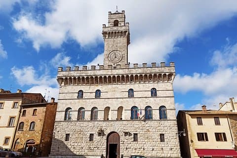 PRIVAT TRANSFER från Florens till Rom med stopp i S Gimignano & Montepulciano
