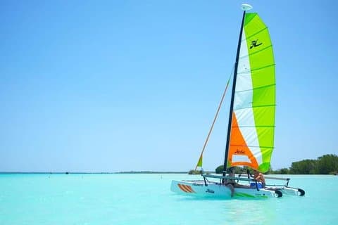 Privat - Bacalar seglar över de fascinerande vattnen