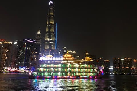 Shanghai Private Night Tour mit Huangpu River Cruise und Buffet