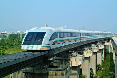 Privater Transfer vom Bahnhof Maglev in Shanghai in die Stadt