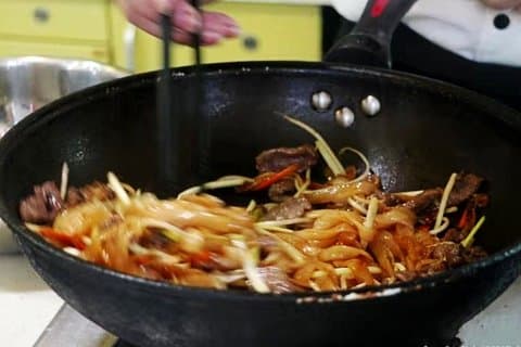 Cours de cuisine privé de 3 heures à Guangzhou avec visite du marché local