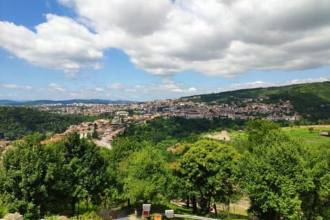 Tour privado de día completo a Veliko Tarnovo y Arbanassi