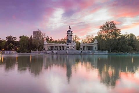 Private Tour zum Cibeles Palace und zum Retiro Park