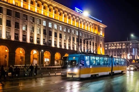 Tour notturno privato di Sofia con folklore bulgaro e cena