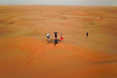 Ultimatives Abenteuer: Ganztägiger Wadi Bani Khalid und Wahiba Sands