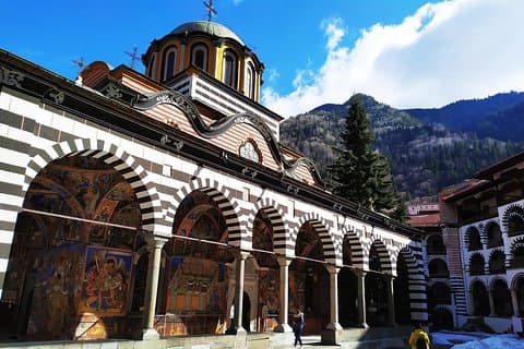 Visitez 2 sites UNESCO dans 2 pays en une journée - Monastères de Rila et Osogovo