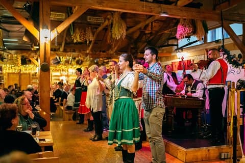 飲み放題付きフォークロアディナー 4コースメニュー