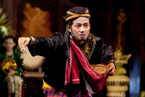 Tour cultural indonesio privado de día completo de Yakarta