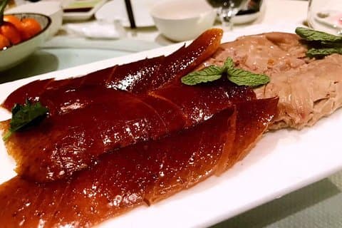Halvdagstur: Markedsshopping Akrobatisk Show & Peking Duck-middag