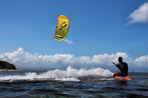 Sport acquatici e tramonto a Uluwatu