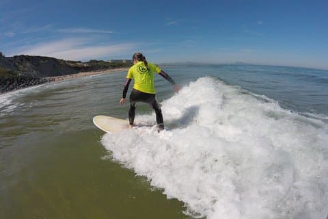 2 folks personliga surflektion i Biarritz
