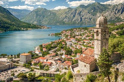Dyk in i medeltida Kotor på en privat vandringstur