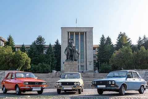 Tour por el mercado de Bucarest con un coche rumano