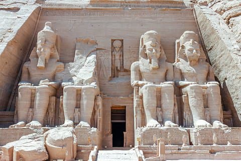 Tour guidato privato di un giorno ai templi di Abu Simbel dall'hotel Assuan o dalla crociera sul Nilo