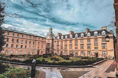 Explore Cambridge Student Life & Top Colleges Walking Tour
