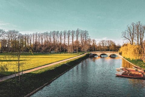 Cambridge Riverside Walk Från Queen's College till Trinity College