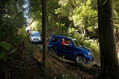 ニュージーランドのオフロードにある4WDブッシュサファリ