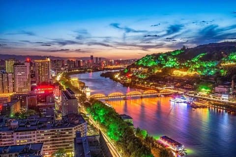 Excursión privada de 4 horas a Lanzhou iluminada: río amarillo y calle de comida con cena