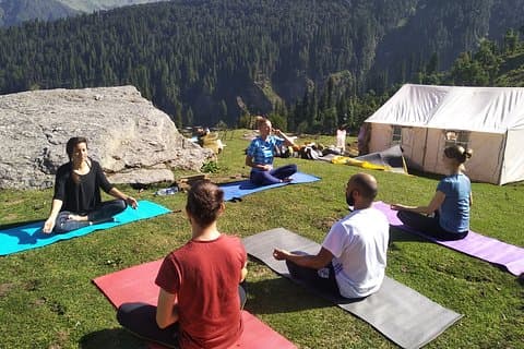 4-Day Private Yoga Trekking in The Indian Himalayas in Manali