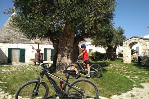 Ebike-tur i familien i Valle d'Itria og smaking av typiske produkter