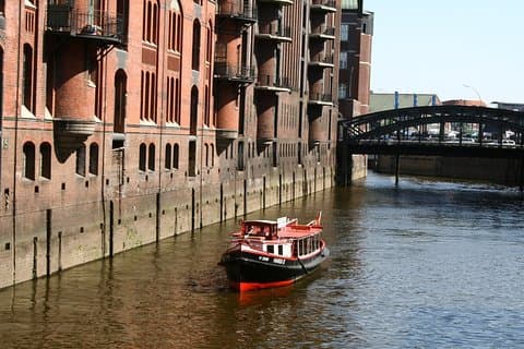 Tour por el puerto de Hamburgo con una barcaza
