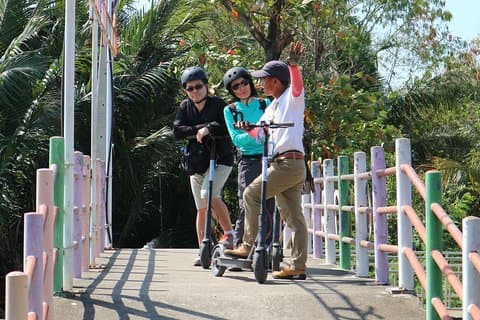 Faites un tour en scooter électrique dans la jungle de Bangkok