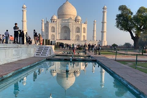 Traslado privado seguro desde el aeropuerto o el hotel de Nueva Delhi a Agra