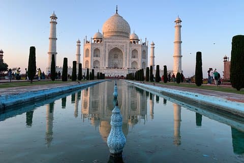 Mumbai to Taj Mahal Same-Day Tour by Flight with Private Guide