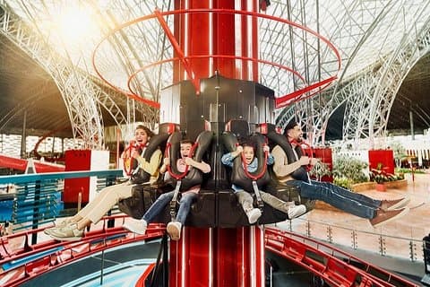 Warner Bros World och Ferrari World Combo-biljett med överföring från Dubai