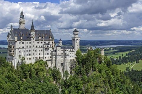 Private tour of the best of Fussen - Sightseeing, Food & Culture with a local