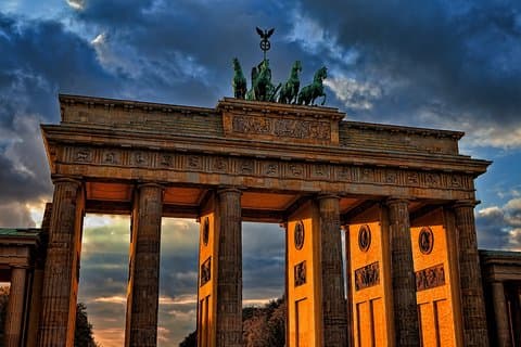 Luxury transport from/to Warsaw - Berlin / Tegel / Schönefeld by private car