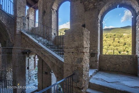 Walk in the historic center of Pisciotta