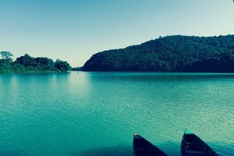 3/4 heures Explorez le lac Fewa avec navigation de plaisance, marche et chants spirituels en soirée