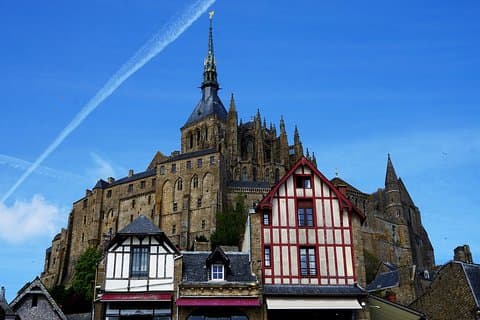 Private Mont Saint-Michel Trip by Mercedes from Paris with Lunch