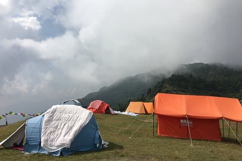 Pernoite no acampamento australiano Dhampus Caminhada fácil saindo de Pokhara