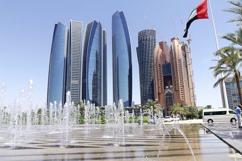 Abu Dhabi privat rundtur med Louvren och High Tea på Etihad Tower