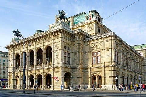 Private direct one way transfer from Budapest to Vienna