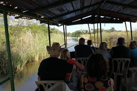 Parque Ecológico e Passeio de Barco no Rio