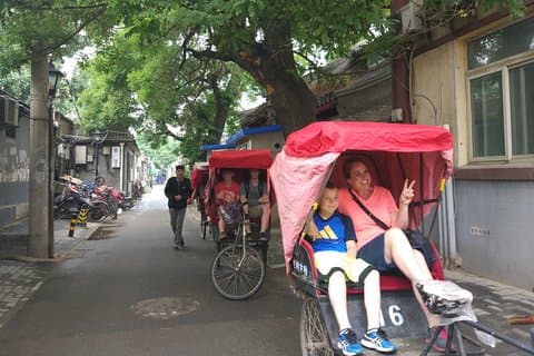 All-inclusive-Tour: Mutianyu Great Wall & Hutong Rikscha Tour mit lokalem Mittagessen